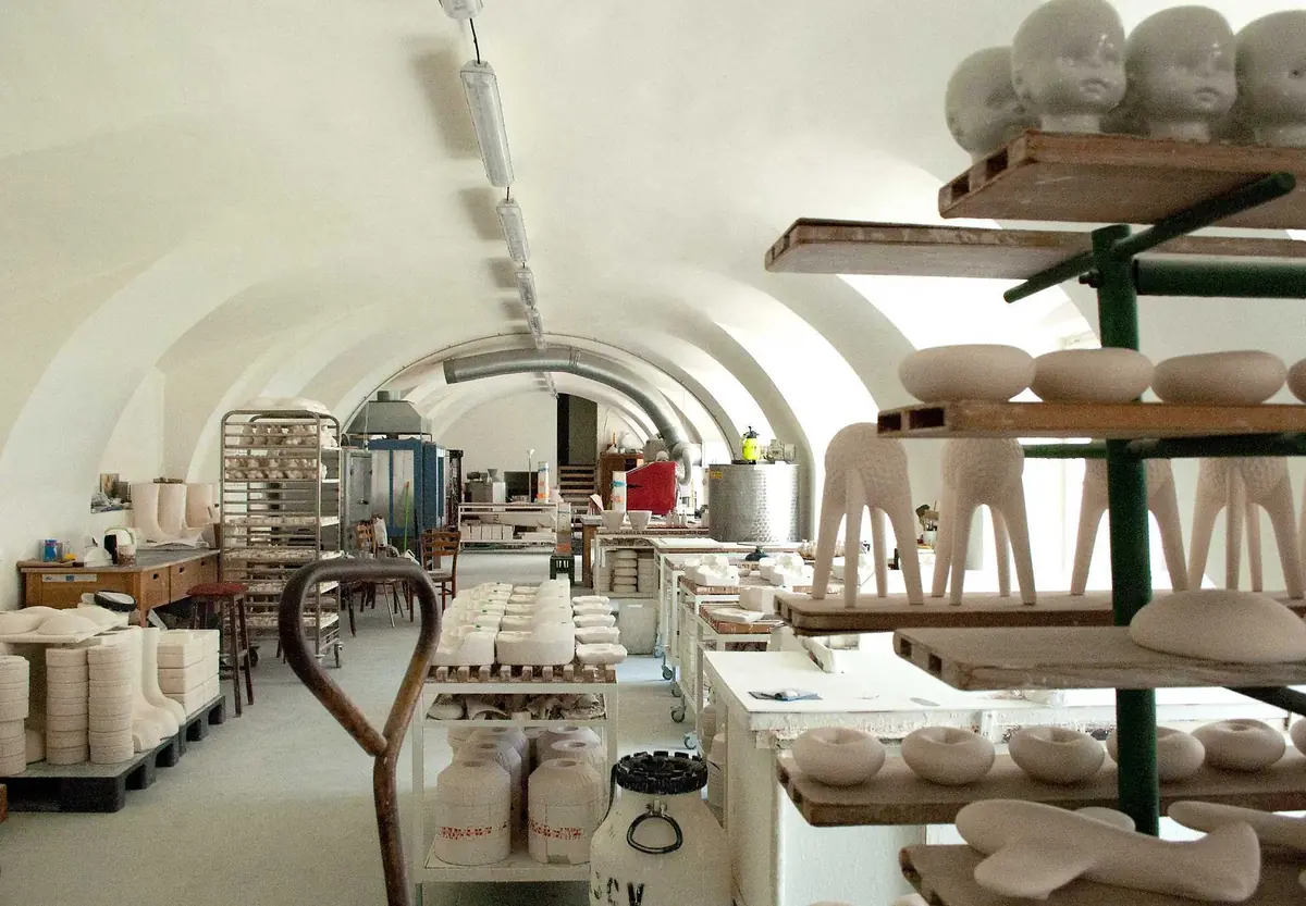 Workshop im Studio Piršč Porcelain — Dům U Divokého muže, Mikulov