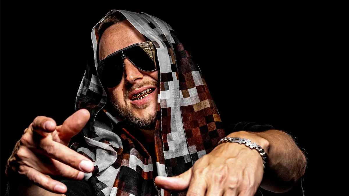Premiere of Graffiti Video Straight IZM Live: Hugo Toxxx + Adlan & Huclberry + More — Cargo Gallery, Prague