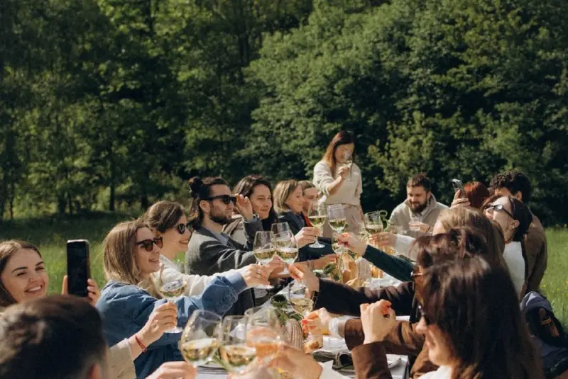 Gastronomisches Abendessen in der Natur mit Blick auf Ještěd — поляна с видом на Ještěd, Liberec