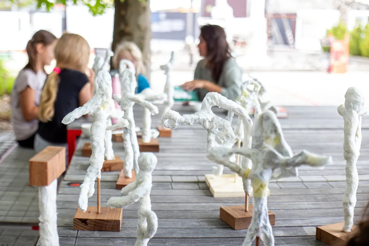 Sommerliches Figurales Zeichnen — Design Pole, Egoé Areal, Bílovice