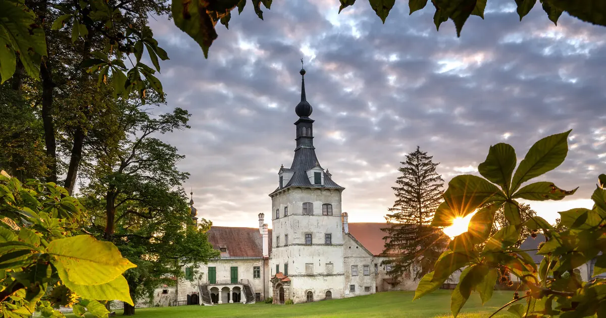 Treffen in den Gärten von Schloss Uherčice — Nádvoří uherčického zámku, Uherčice