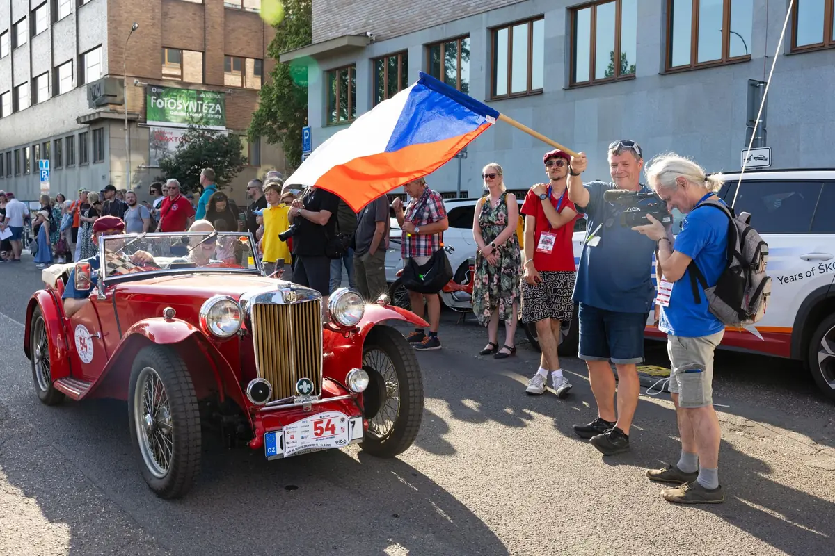 13 июня 2026 – Финиш ралли исторических автомобилей «1000 миль Чехословакии» перед Национальным техническим музеем — Национальный технический музей, Прага