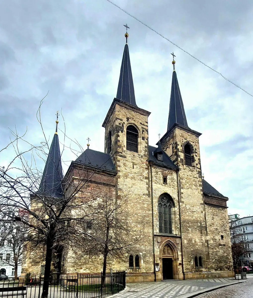 Потерянный мир квартала Петршская — Kostel sv. Josefa, Прага