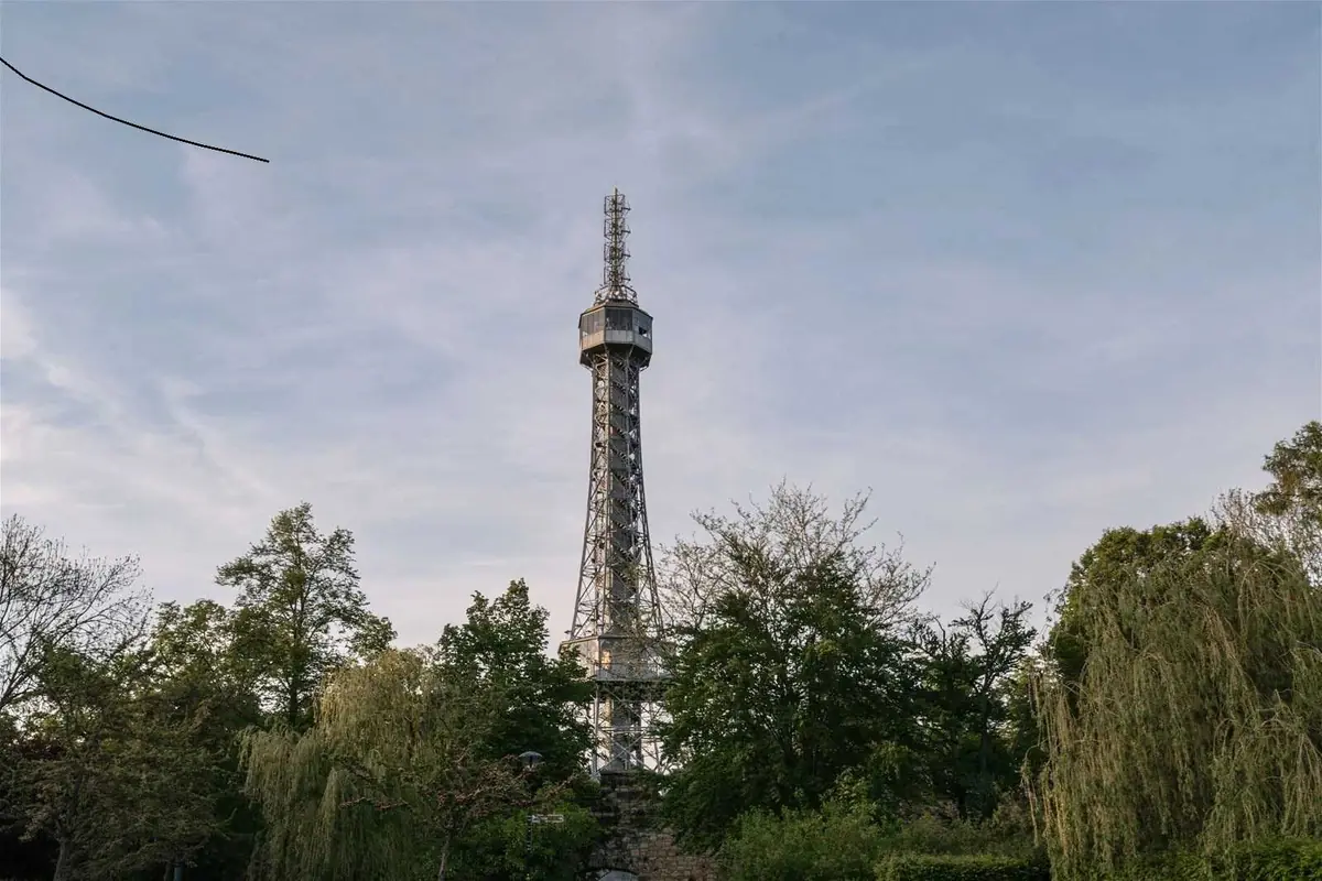 Workshop: Baue deinen eigenen Turm auf dem Petřín — Petřínská rozhledna, Prag