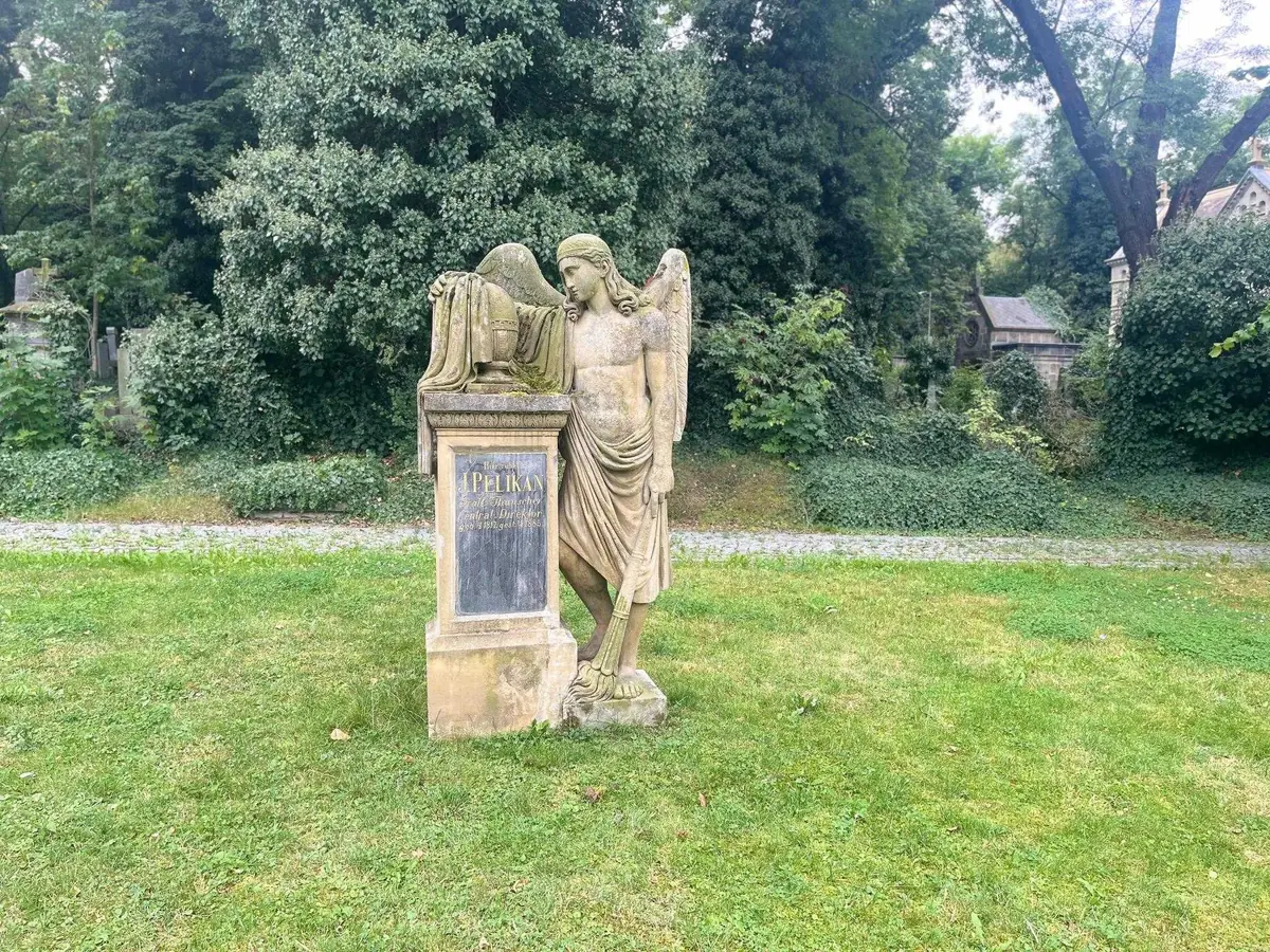 Olšany-Friedhöfe — Tramvajová zastávka Olšanské náměstí, Prag