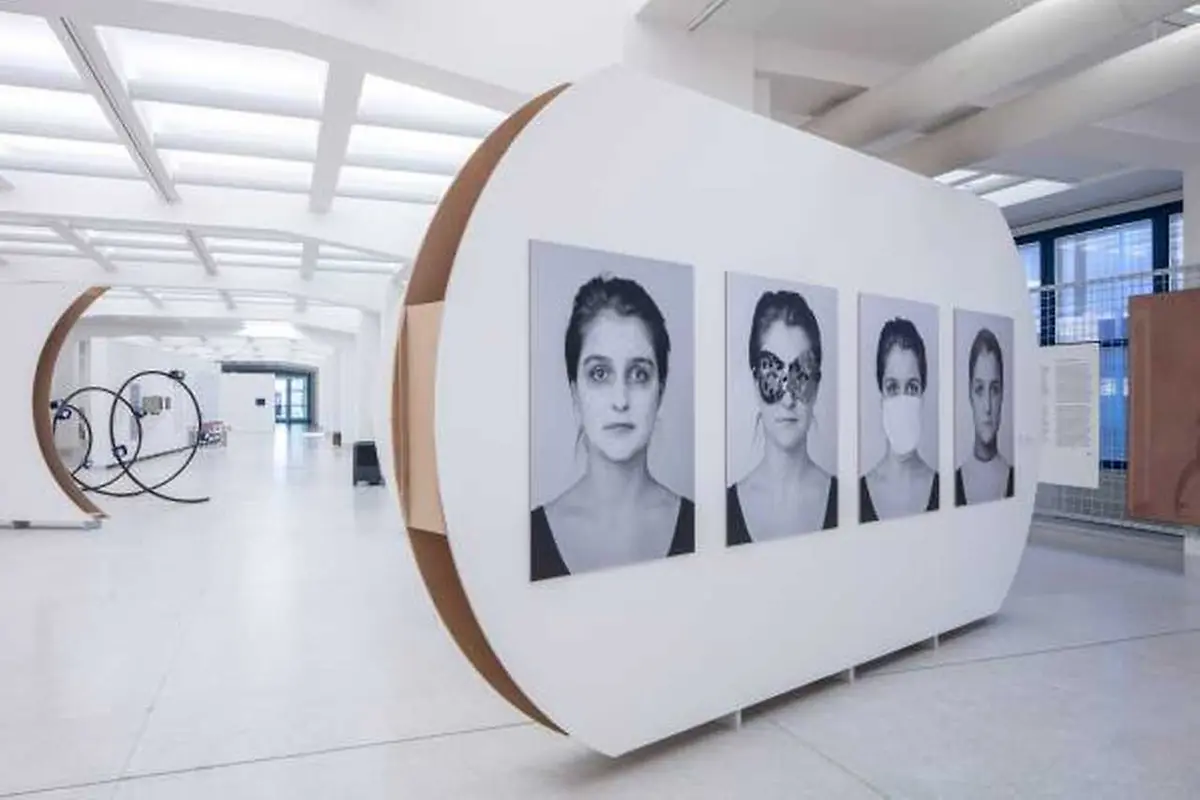 Schulen – Hinter der Maske — Messepalast, Prag