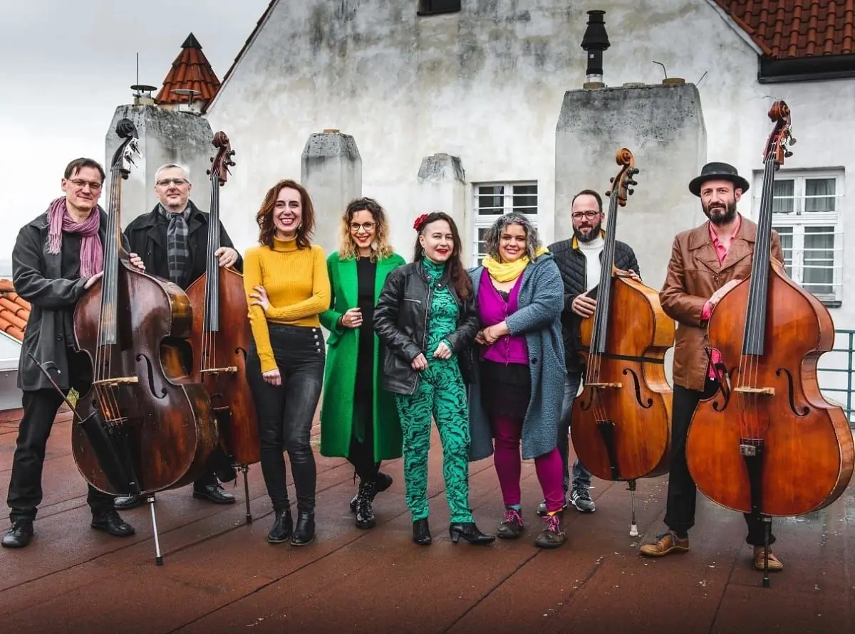 Hlaskontrabas Oktet im Jazz Dock — Jazz Dock, Prag