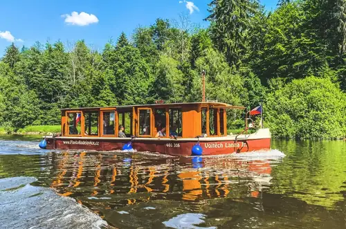 Výletní plavby lodí  Vojtěch Lanna Junior – plavby Hluboká nad Vltavou – Karlův Hrádek