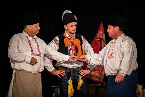 Театральний ансамбль Бумбак з Глука: "Словацко са несудит"