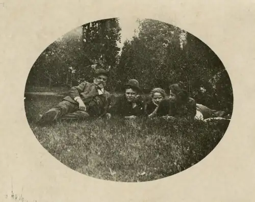 Guided Tour: Antonín Dvořák in Photographs