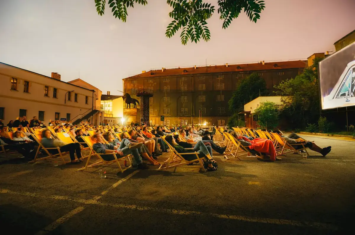 Letní kino v Karlínských kasárnách 2026 — Kasárna Karlín, Praha