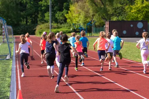 Kinder laufen für Kinder