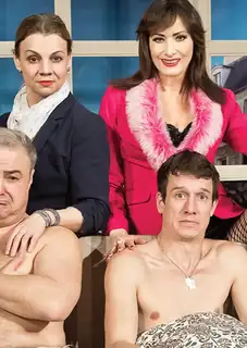 Два голих хлопця