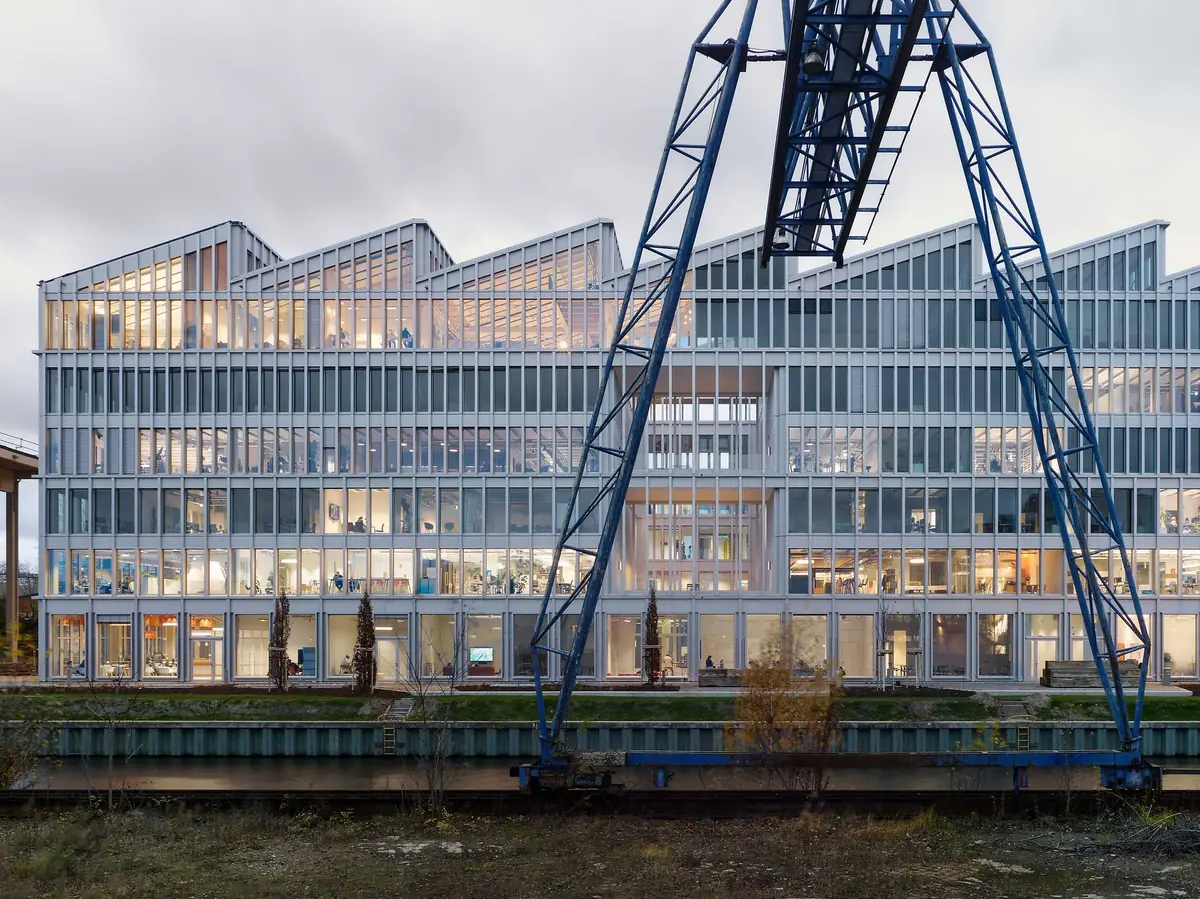 Architektura za čtyřmi hranicemi: Ivan Reimann (DE) — Semlerova rezidence, Plzeň