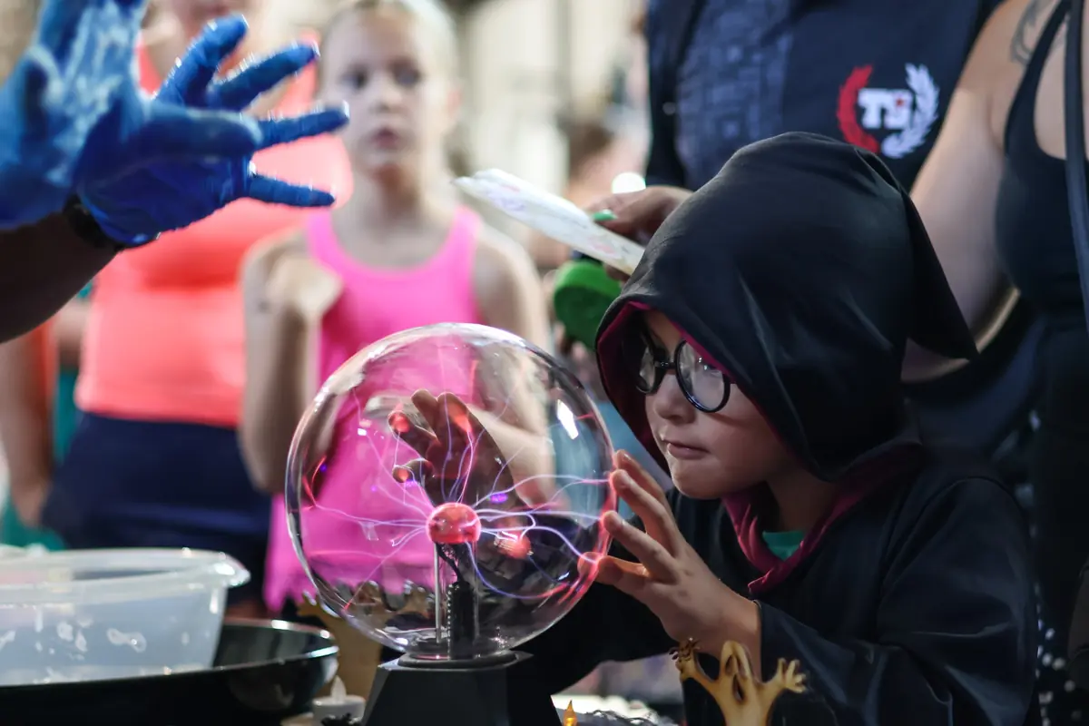 Schule der Magie und Zauber im Mirakulum 2026 — iQLANDIA Science Center Liberec, Liberec