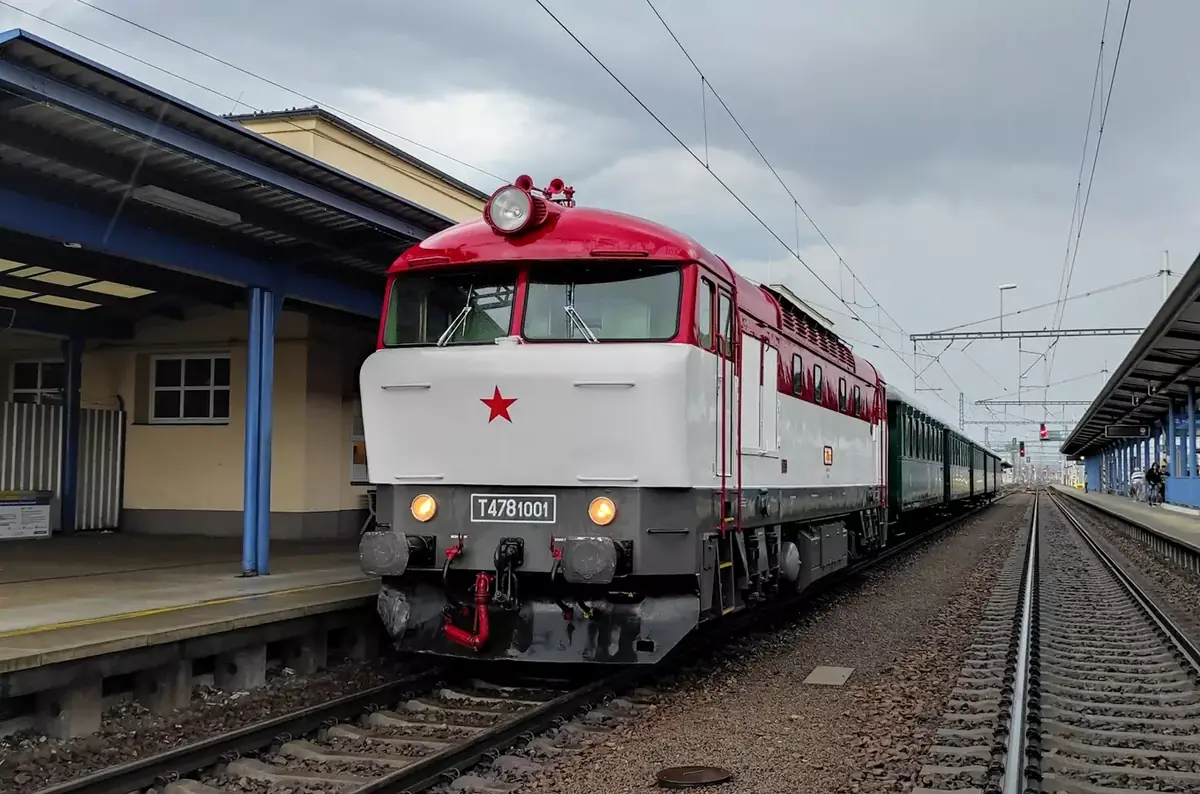 Historischer Motorenzug zum Eisenbahnmuseum in Lužná bei Rakovník 2026 — Muzeum ČD v Lužné u Rakovníka, Lužná