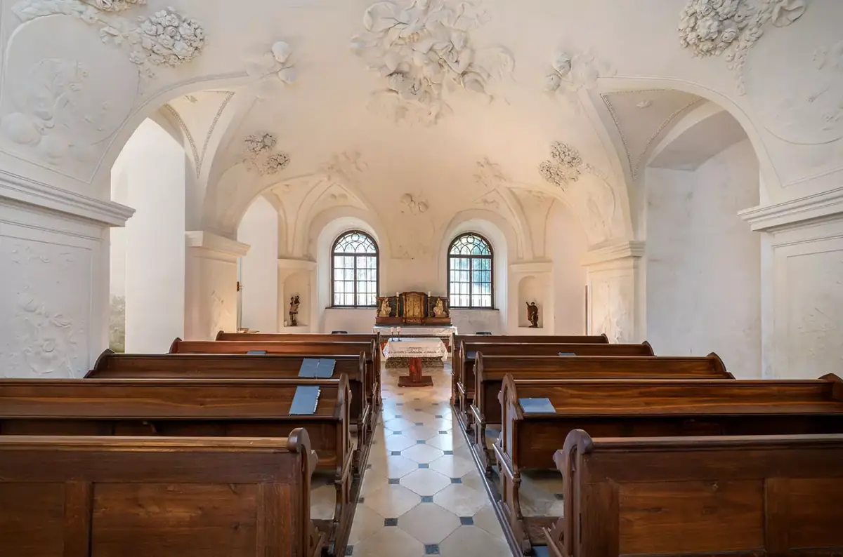Messe in der Schlosskapelle Uherčice — zámecká kaple, Uherčice