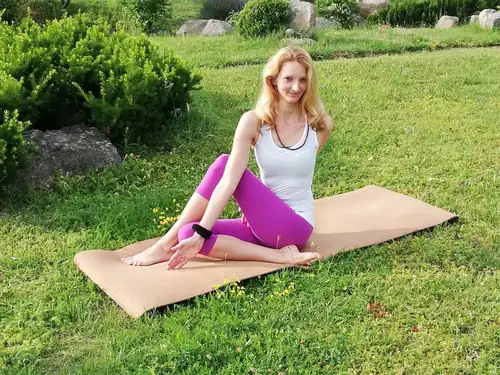 Yoga und Entspannung unter freiem Himmel im japanischen Garten AIZEN Říčany
