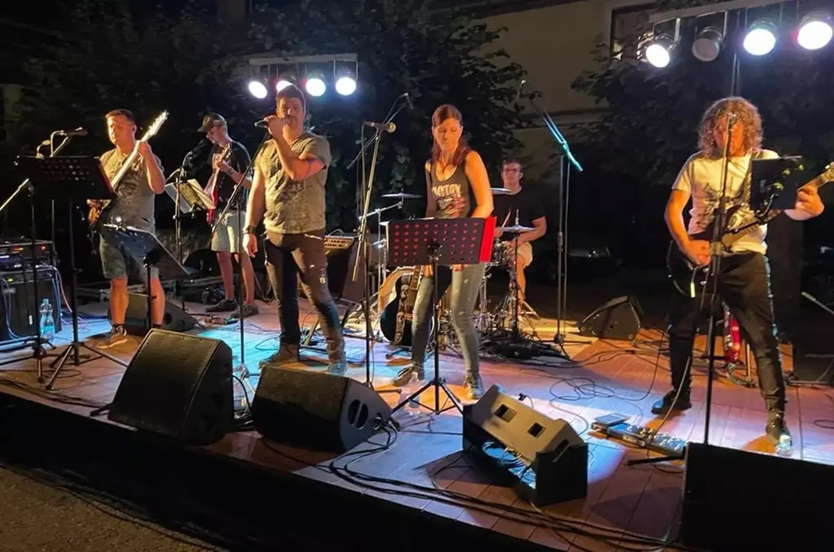 Předpouťouvá zábava – Lyrock — Lysice