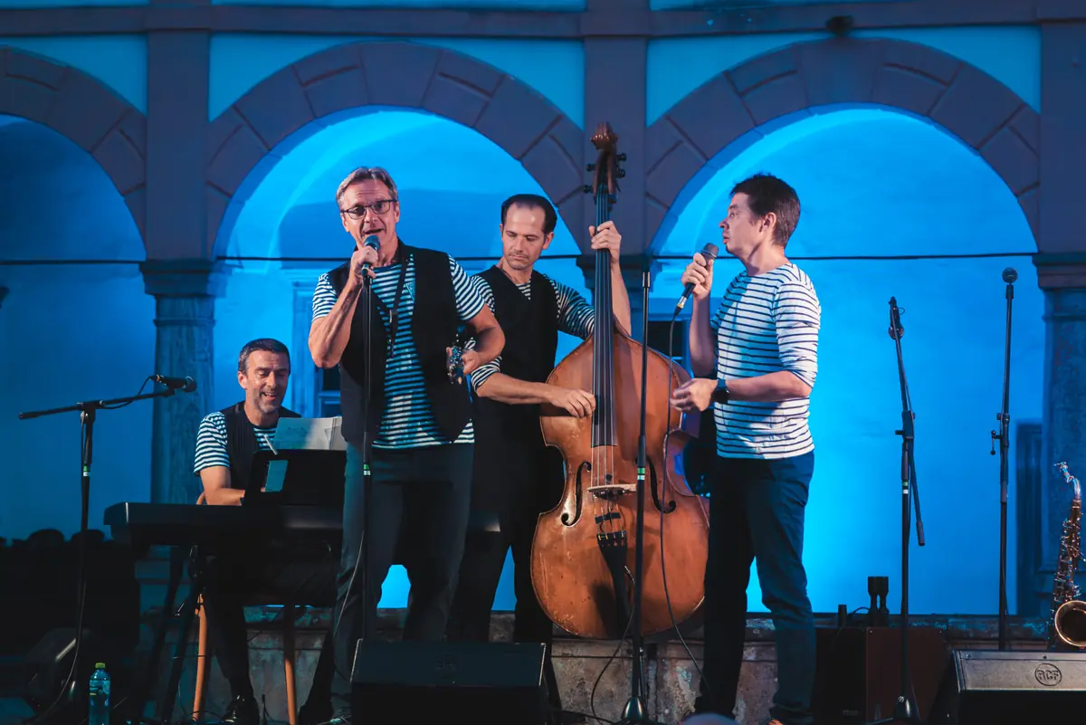 Klášterky Neklassicheski - Koncert v Barvakh Semaforu — Дом культуры Шумперк, Шумперк