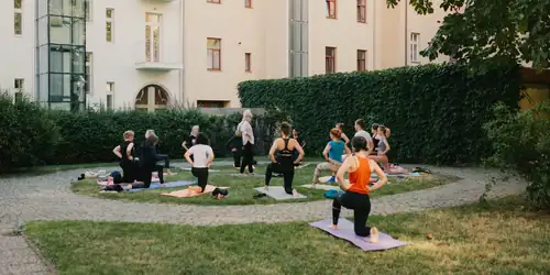 Evening Yoga with Suzanne Borovcová