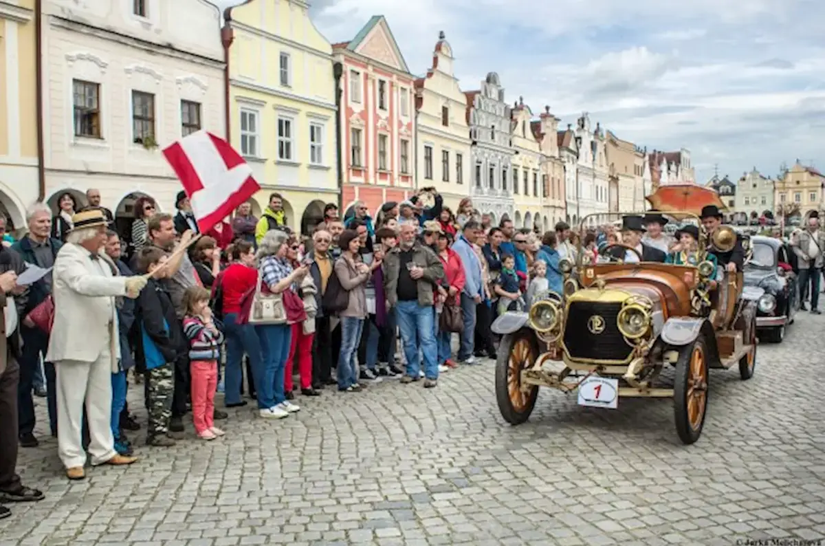 Retro-Rennen Zwischen zwei Toren in Telč 2026 — náměstí Zachariáše z Hradce, Telč