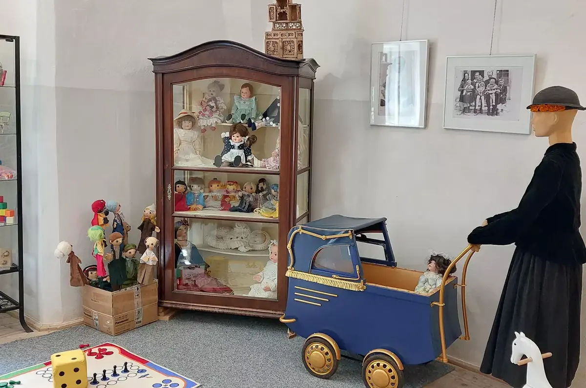 Geschichte auf Rädern - Geschichten von Kinderwagen und Spielzeug — Vrbasovo muzeum Ždánice, Ždánice