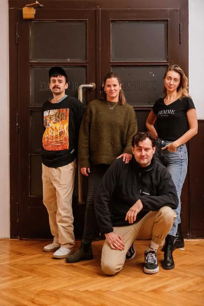 Zapětdvanáct: Romeo, Julie und ihre Eltern - Uraufführung — Vzlet, Prag