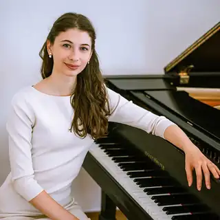 Eliška Tkadlčíková - Piano