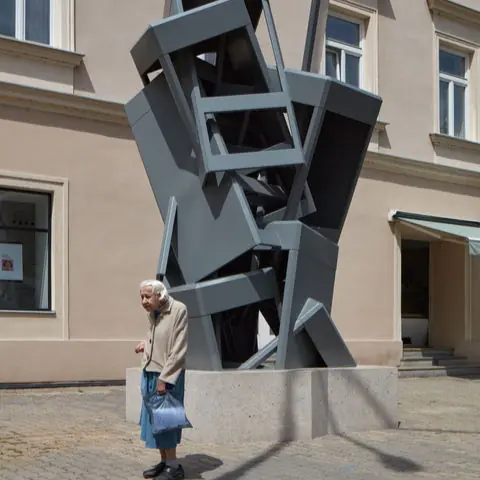 Komentovaná prohlídka sochy Haló — GaP, Znojmo