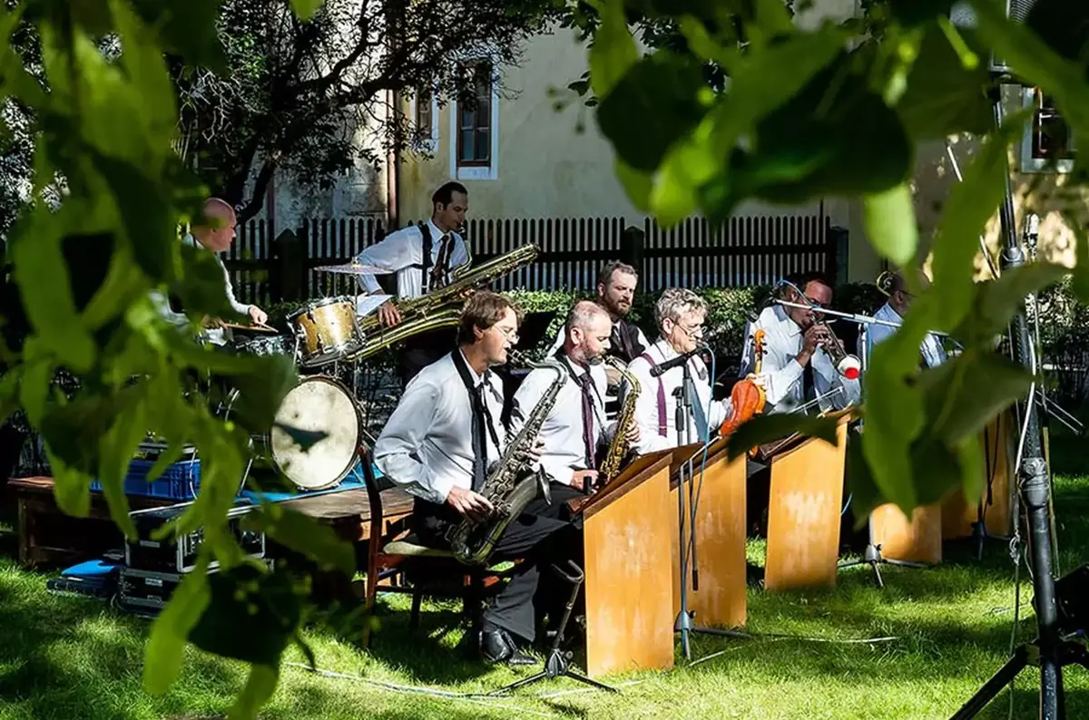 Konzert der Schwarzenberg-Garde-Jazzband auf Schloss Český Krumlov — Zámek Český Krumlov, I. zámecké nádvoří, Český Krumlov