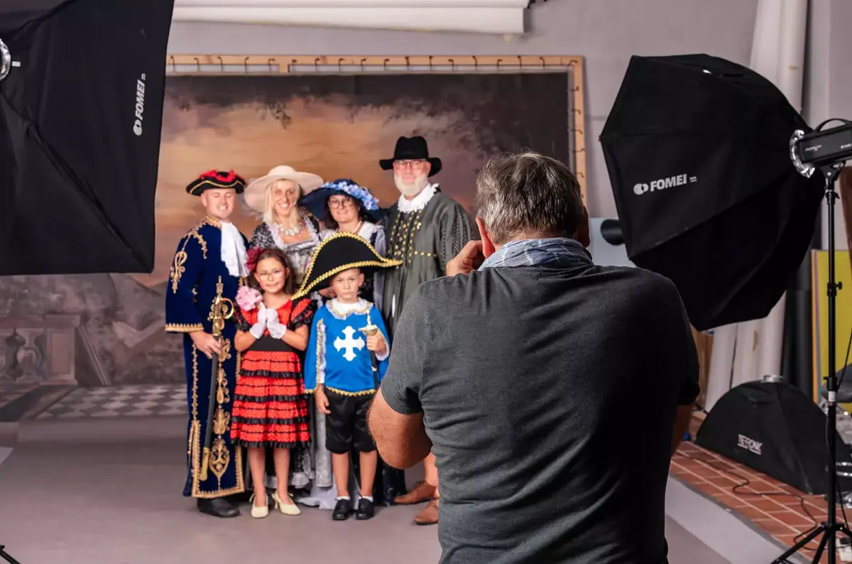 Photography in Historical Costumes at the Photography Museum — Muzeum fotografie a moderních obrazových médií, Jindřichův Hradec