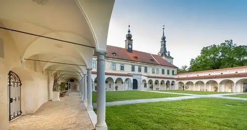 Kreativer Handwerksmarkt auf dem Schloss