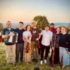 Konzert der Band Trhni si smyčcem — Schiff Geheimnis der Brüder Forman, Prag