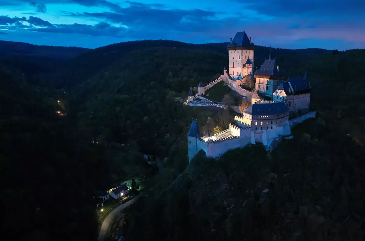 Вечірна прогулянка замком із сюрпризом — Karlštejn