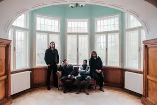 Vinyla: Esazlesa + TBA