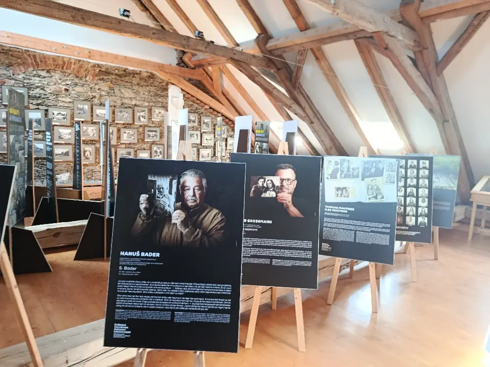 Wanderausstellung "Wissenschaftliche Rettung" - bis 12. September 2026, Bergsynagoge — Šumava-Museum Sušice, Sušice