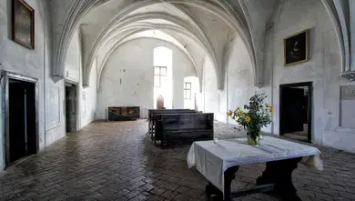 Poutní mše na hradě Točníku ke Sv.Bartoloměji. — Hrad Točník – nádvoří, Točník