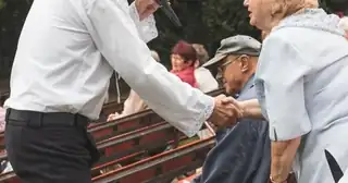Solange wir singen: Komm mit Oma und Opa in die Gärten