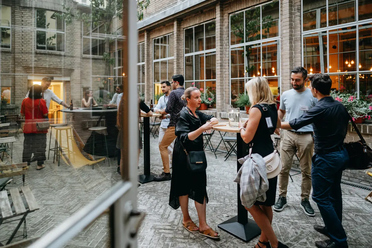 Bubbles: Informelles Networking — Opero, Prag