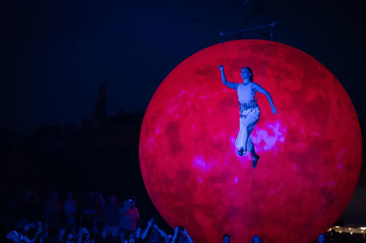 MEZI SVĚTY - Eine großartige Produktion des V.O.S.A. Theatre im Schlosspark Blatná — Schloss Blatná, Blatná
