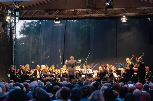Donau Philharmonie Wien auf Schloss Blatná: In Vino Veritas