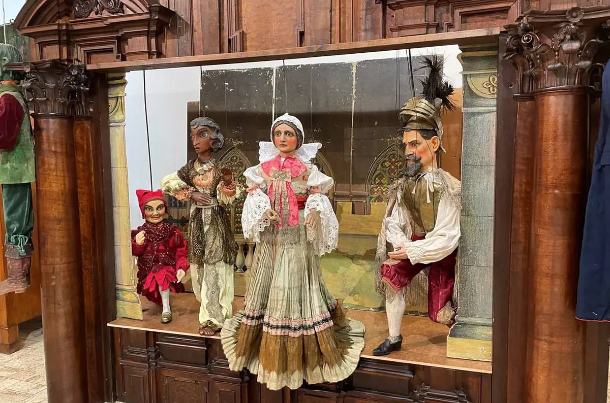 Pohádky na nitkách — Městské muzeum a galerie Hlinsko, příspěvková organizace, Hlinsko
