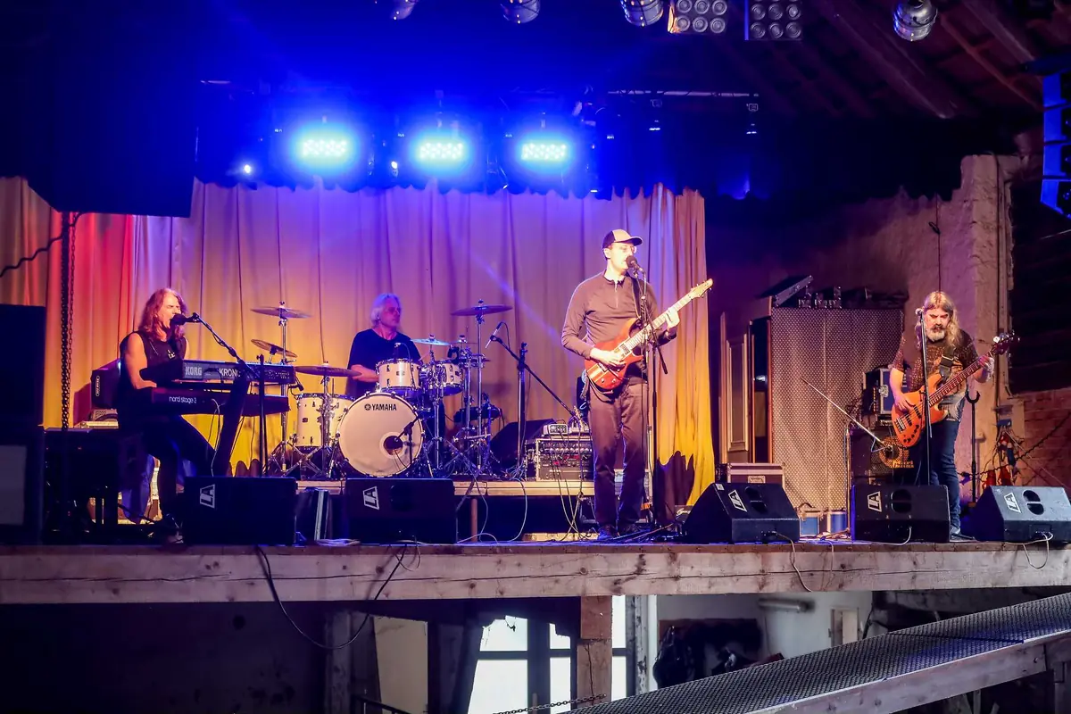 Laura a její tygři + The Papper Jack — Rocková stodola, Zahrádky-Strmilov