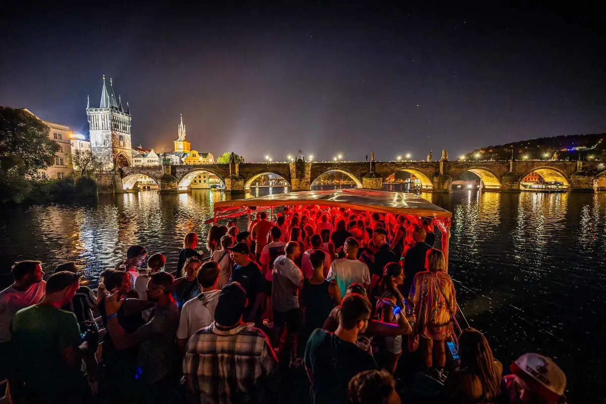 Generate Boat — Czech Boat, Prague