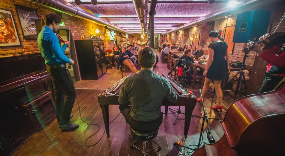 Midnight Coffee Session - Zimbalmusik und Weinverkostung — Art Club, Opava