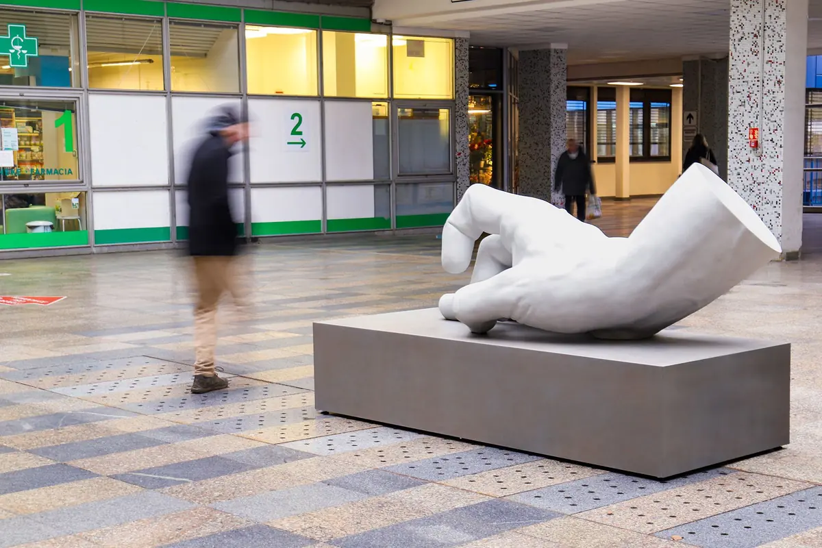 Monika Váňová Horčicová - Ruka — Capacitas Statua Policlinica, Prague