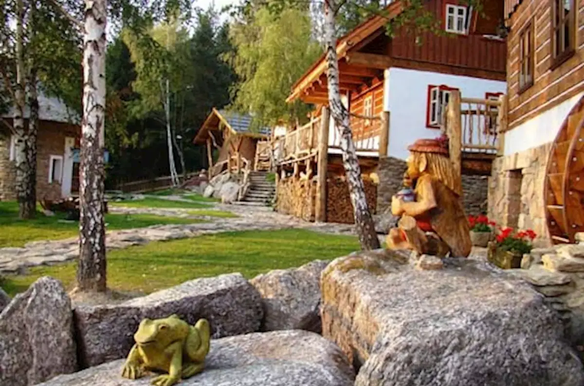 Märchenhafter Sommer auf Podlesí — Hotel Podlesí a Pohádková vesnička, Svratka