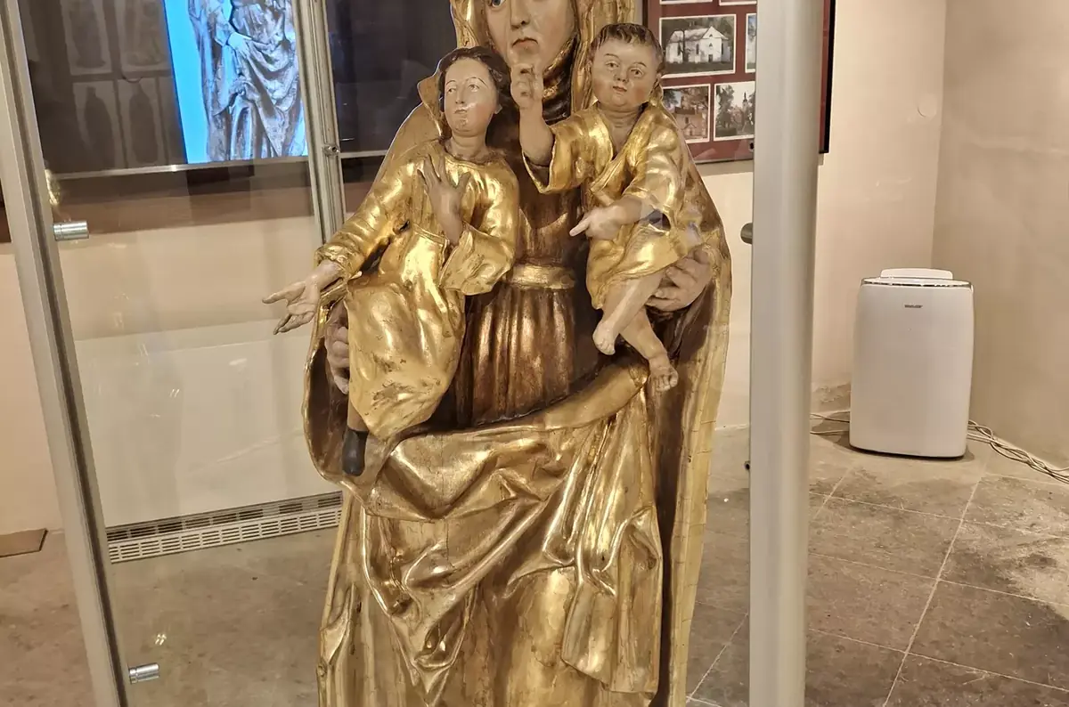 Heilige Anna die Dritte aus Plané - Die Geschichte einer Skulptur — Muzeum a galerie severního Plzeňska v Mariánské Týnici, Kralovice