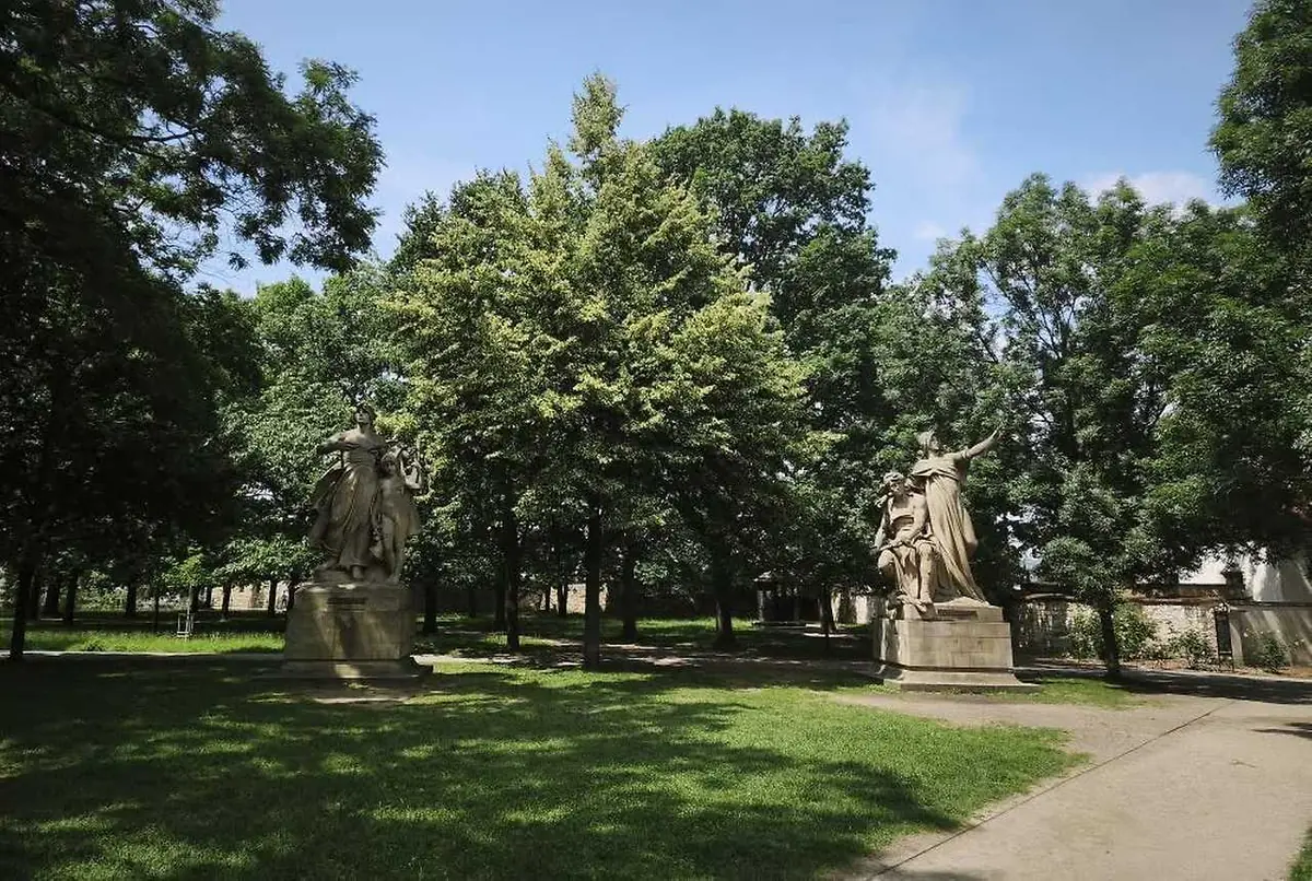 Srpnová vycházka Pražských domů — Táborská brána, Praha